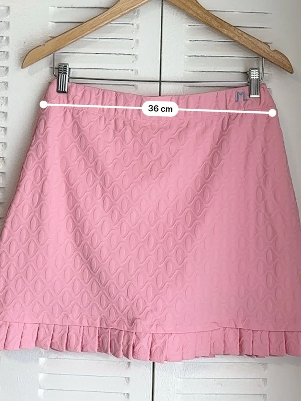 Two J. McLaughlin Pink and white Textured Ruffle Hem Skorts |
Size M | Feminine - Picture 12 of 14